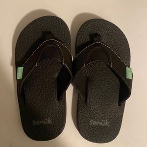 Sanuk root beer cozy black yoga mat flip flops boys size 11-12